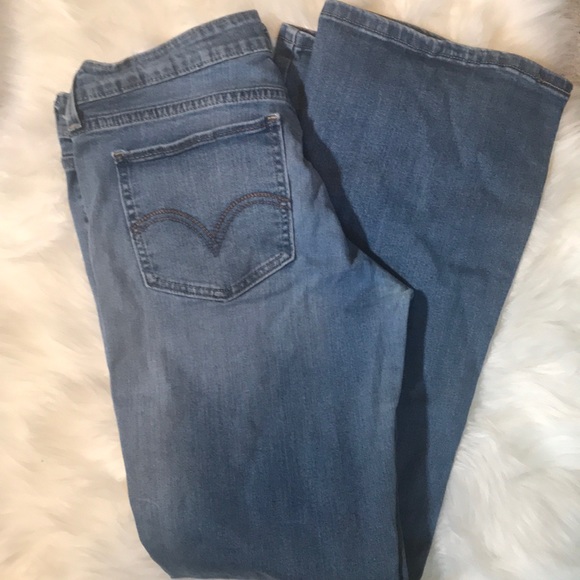 Levi’s BOGO FREE - Picture 1 of 2